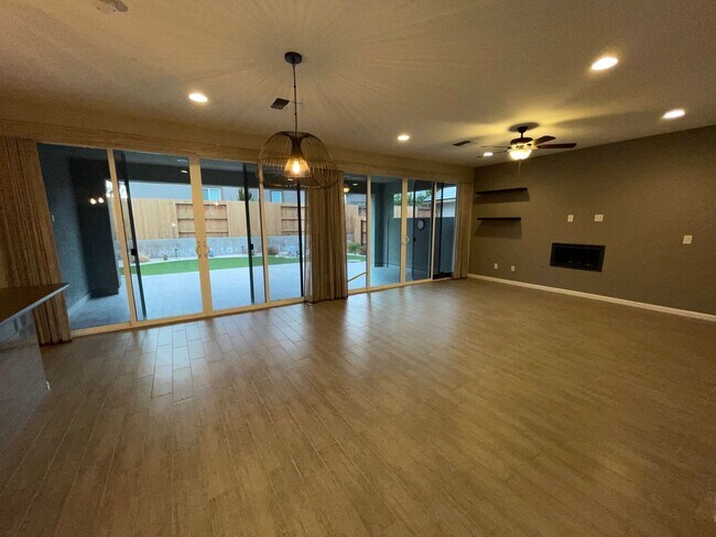 Building Photo - Beautiful Home in 55+ Community
