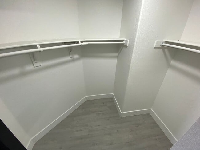 Building Photo - Charming 3 Bed/3Bath Townhome nestled in t...