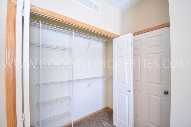 Building Photo - Welcome to this affordable 2-Bedroom, 2-Bath Condo in Johnston with Detached 1-Car Garage.