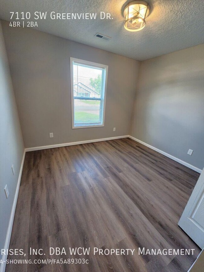 Building Photo - 7110 SW Greenview Dr