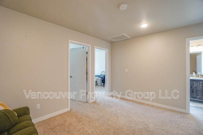 Building Photo - 4325 NE 87th St