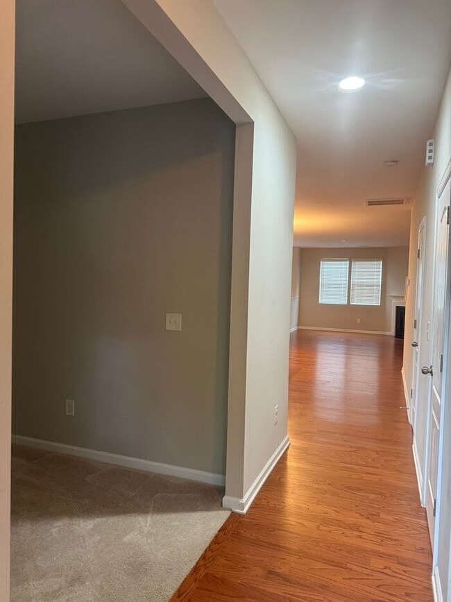 Building Photo - Charming 3-bedroom, 2-bath home located in...
