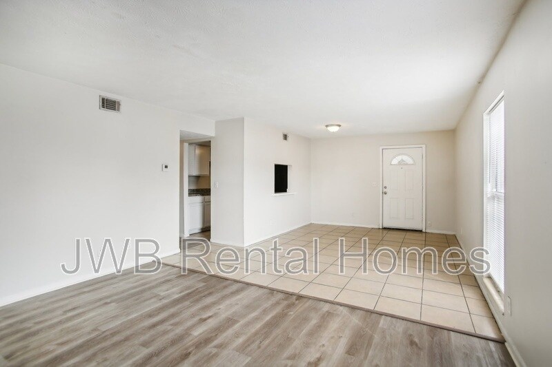 Building Photo - 909 Bert Rd