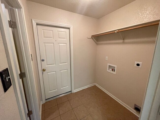 Building Photo - 4-Bedroom House for Rent in Killeen