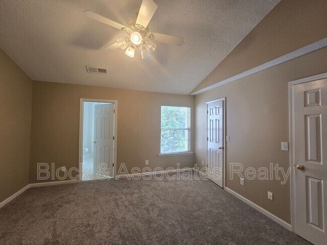 Building Photo - 210 Brittany Way