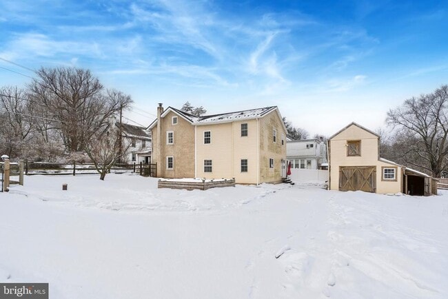 Building Photo - 1687 E Main St