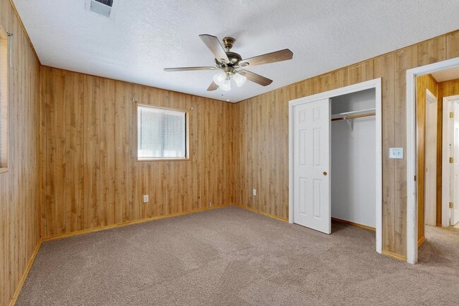 Building Photo - 1012 San Pedro Dr SE
