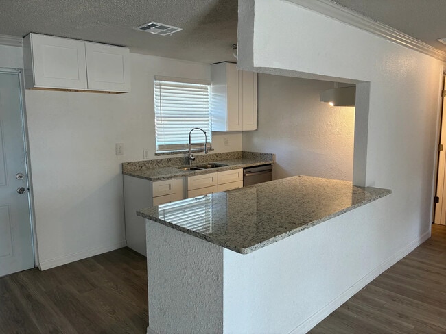 Building Photo - 2620 E 33rd Ave