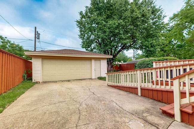 Building Photo - 7305 Lehigh Dr