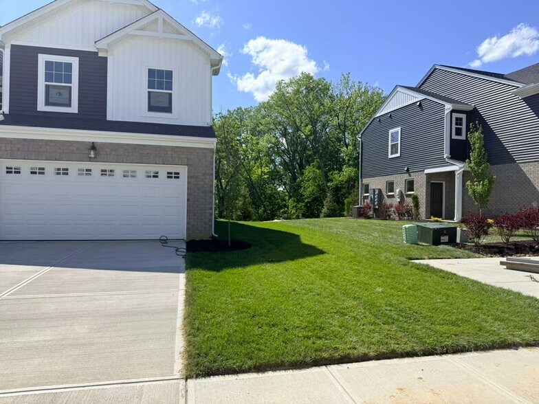 Building Photo - 7231 Grandway Dr