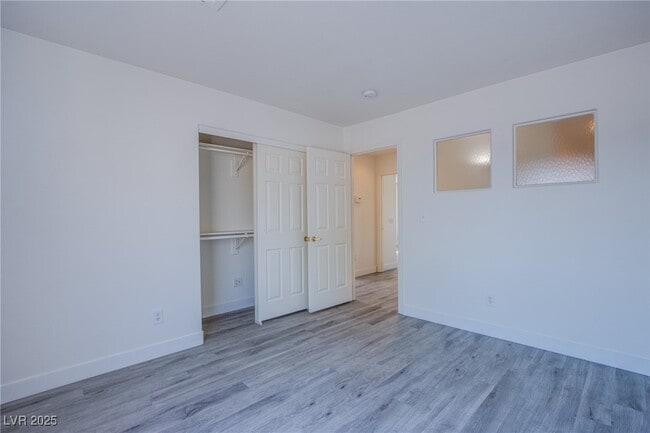 Building Photo - 10537 Redwood Ash Ave