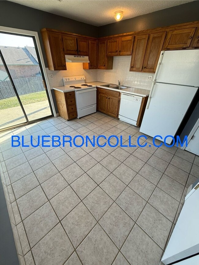 Building Photo - Great unit for a great price. won't last long!