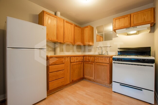Building Photo - 674 Somerset Terrace NE