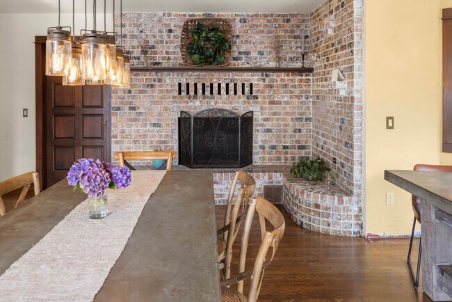 Building Photo - 20479 Comet Ln