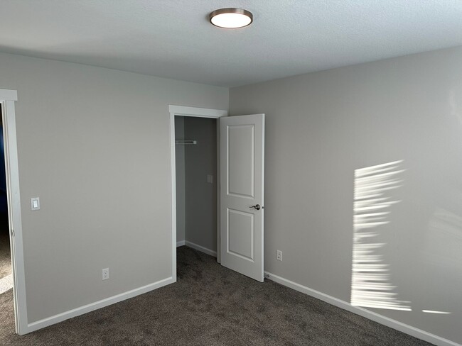 Building Photo - New 3 Bed / 2.5 Bath Duplex! $250 Amazon G...