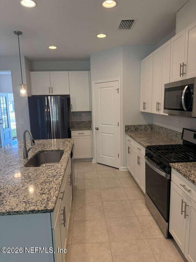 Building Photo - 230 Wineberry Ln