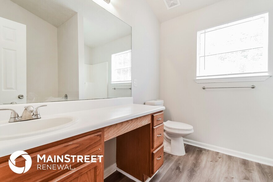 Building Photo - 7 Roundtree Xing