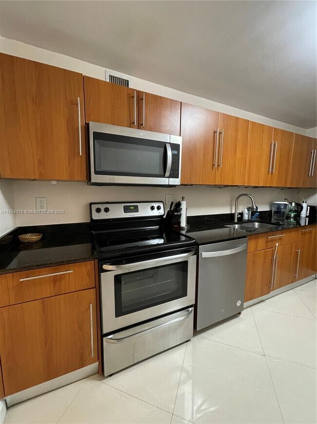 Building Photo - 3001 S Ocean Dr