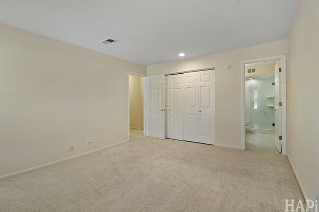 Building Photo - 591 Shorely Dr