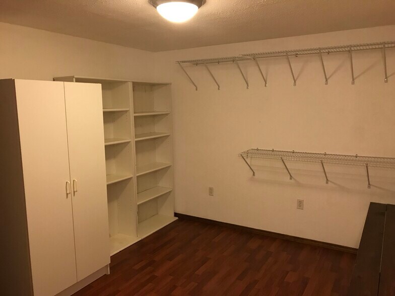 Building Photo - 16 Bowstring Way