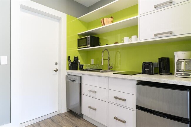 Building Photo - 1020 N Victoria Park Rd