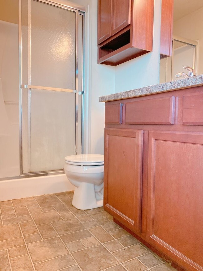 Building Photo - Beautiful 3 bed 2 bath house $1995, Glenmo...
