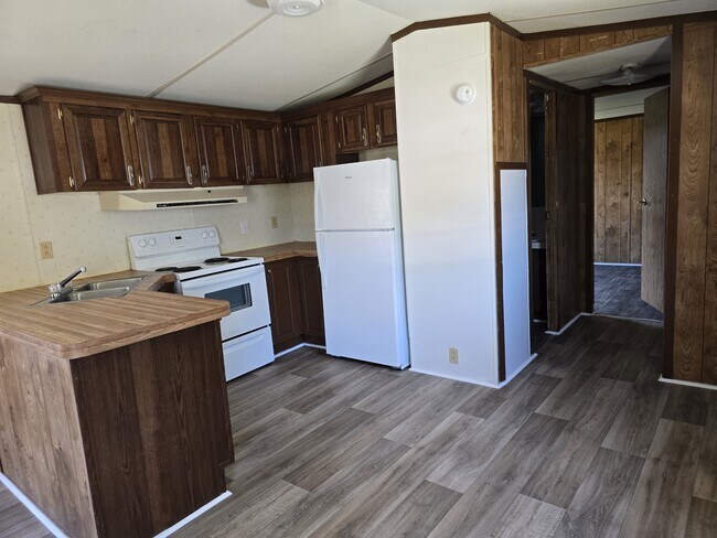 Building Photo - 472 Ruben Wells Rd