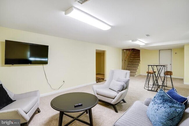 Building Photo - 9724 Admiralty Dr