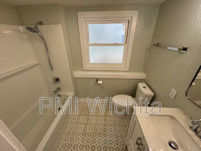 Building Photo - 1014 S Rosalie Ave