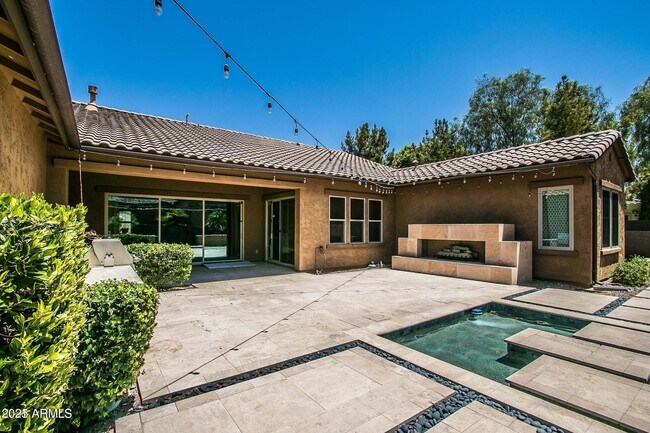 Building Photo - 3009 E Valencia Dr