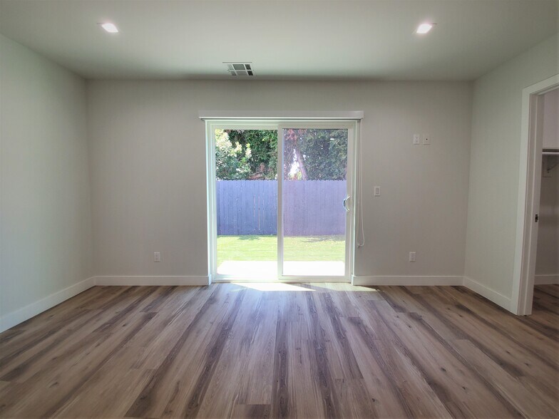 Building Photo - 2337 S Crenshaw Blvd