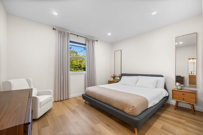 Building Photo - 1213 Tequesta St