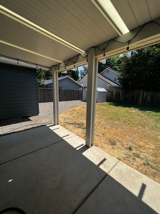 Building Photo - 4-Bedroom 3-Bathroom house with attached 1 bedroom apartment