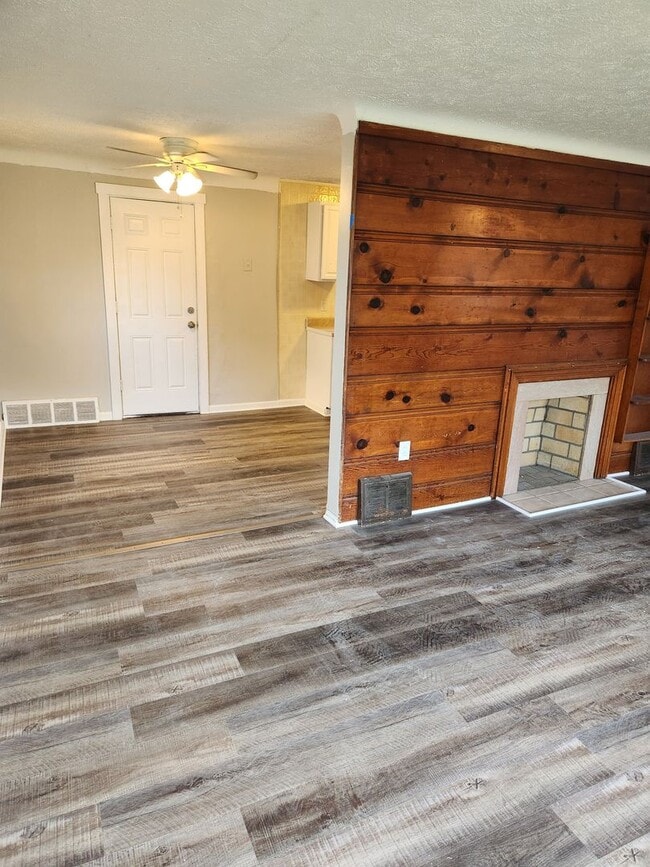 Building Photo - Perfect Home