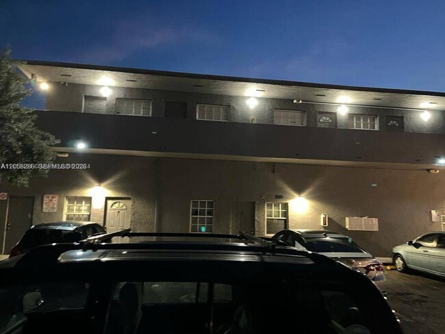 Building Photo - 5010 Pembroke Rd
