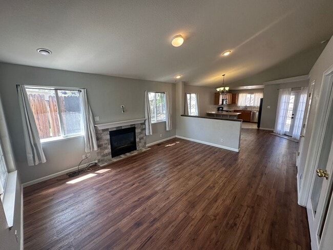 Building Photo - 3 bedroom, 2 bath home in Sparks! Must see!!!