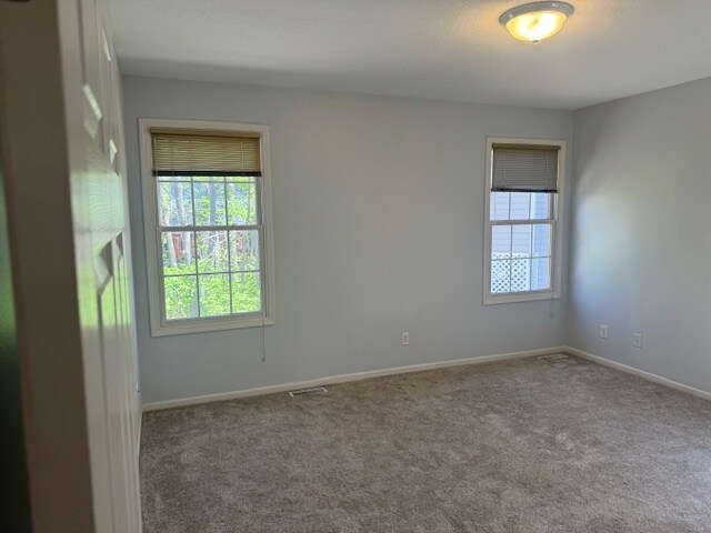 Building Photo - 3548 Oakmont Dr