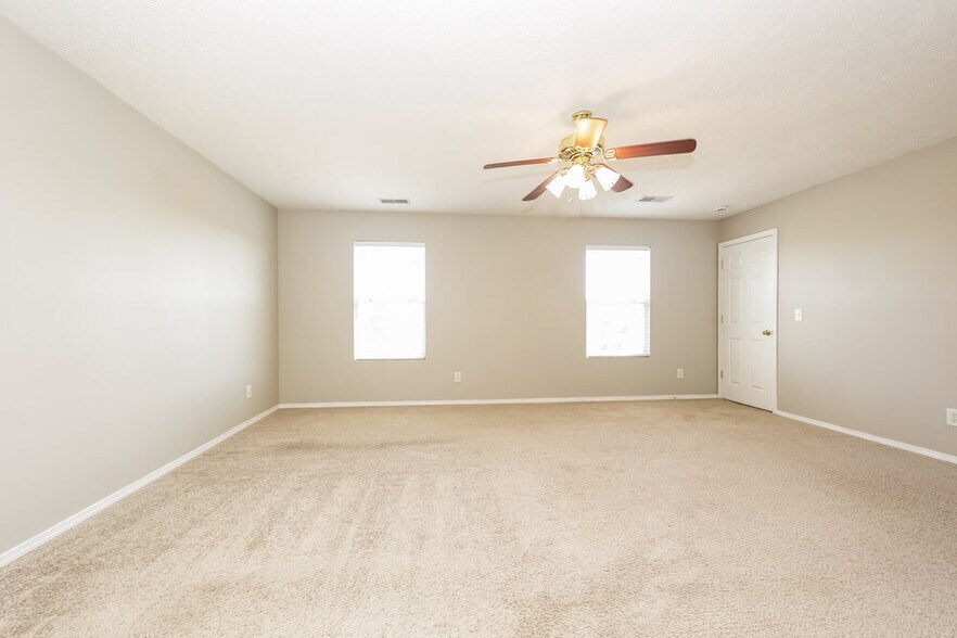 Building Photo - 2705 Sutherland Dr