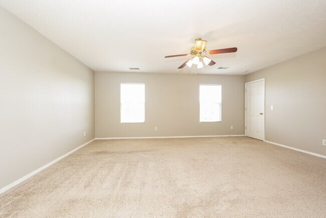 Building Photo - 2705 Sutherland Dr