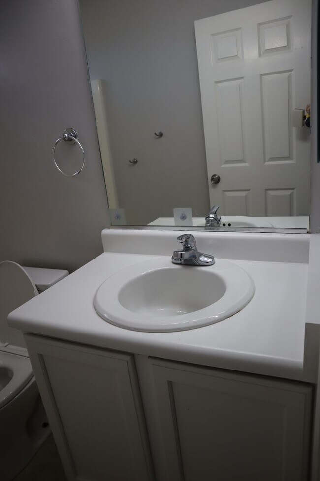 Building Photo - Livable, Lovable, & Available!