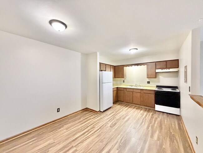 Building Photo - 1922 N Randall Ave