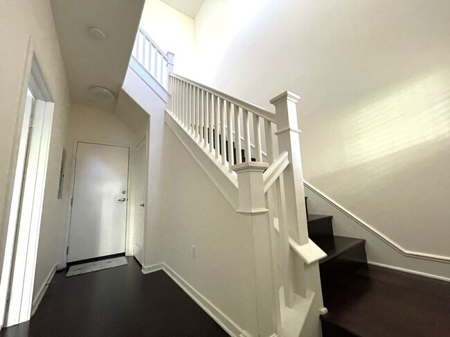 Building Photo - Luxurious Townhome in Gated Private Community