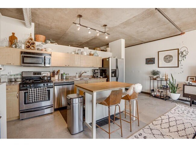 Building Photo - 730 N 4th St