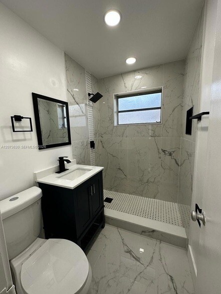 Building Photo - 2115 N 17th Ct