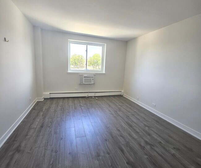 Building Photo - 1375 Rebecca Dr