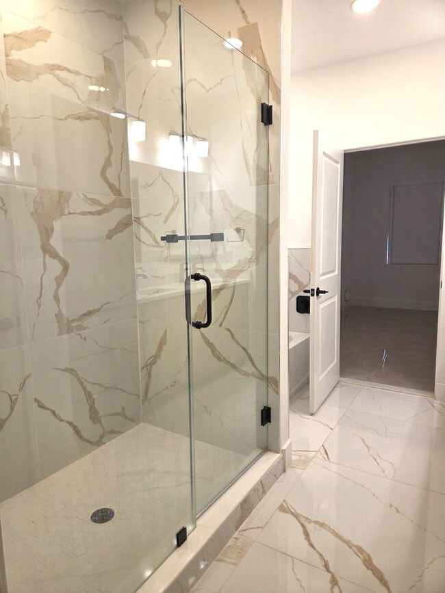 Building Photo - 4/2 in Villa Pass