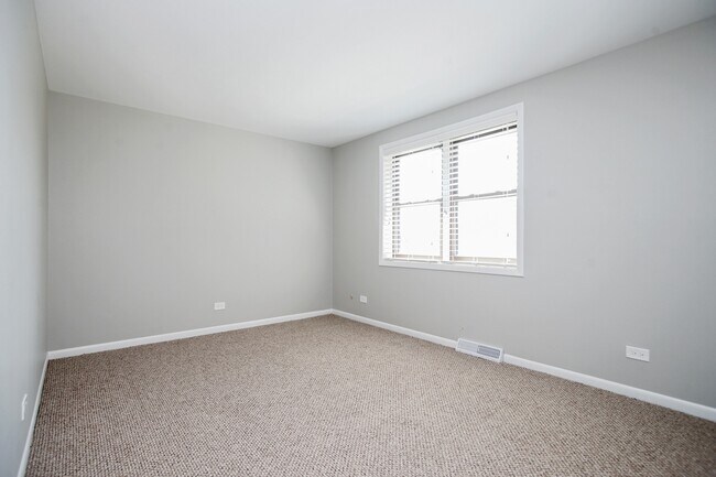 Building Photo - 1360 W Byron Ave