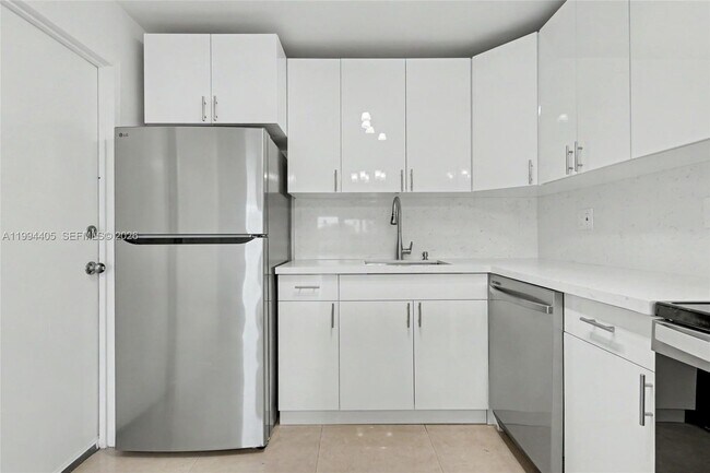 Building Photo - 1220 71st St