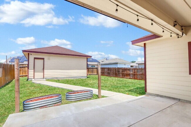 Building Photo - 5983 Midcrown Dr