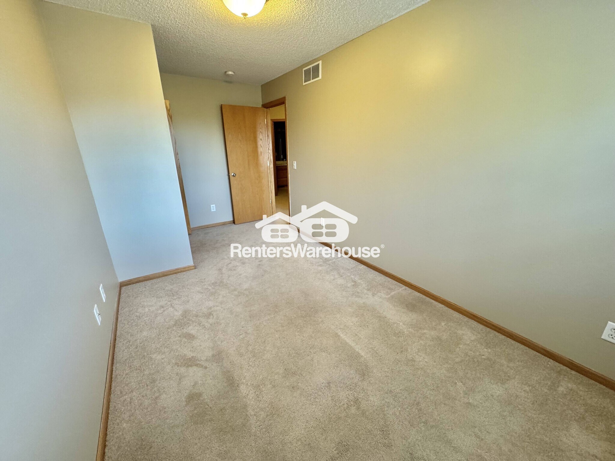 Building Photo - 17119 Eastwood Ave